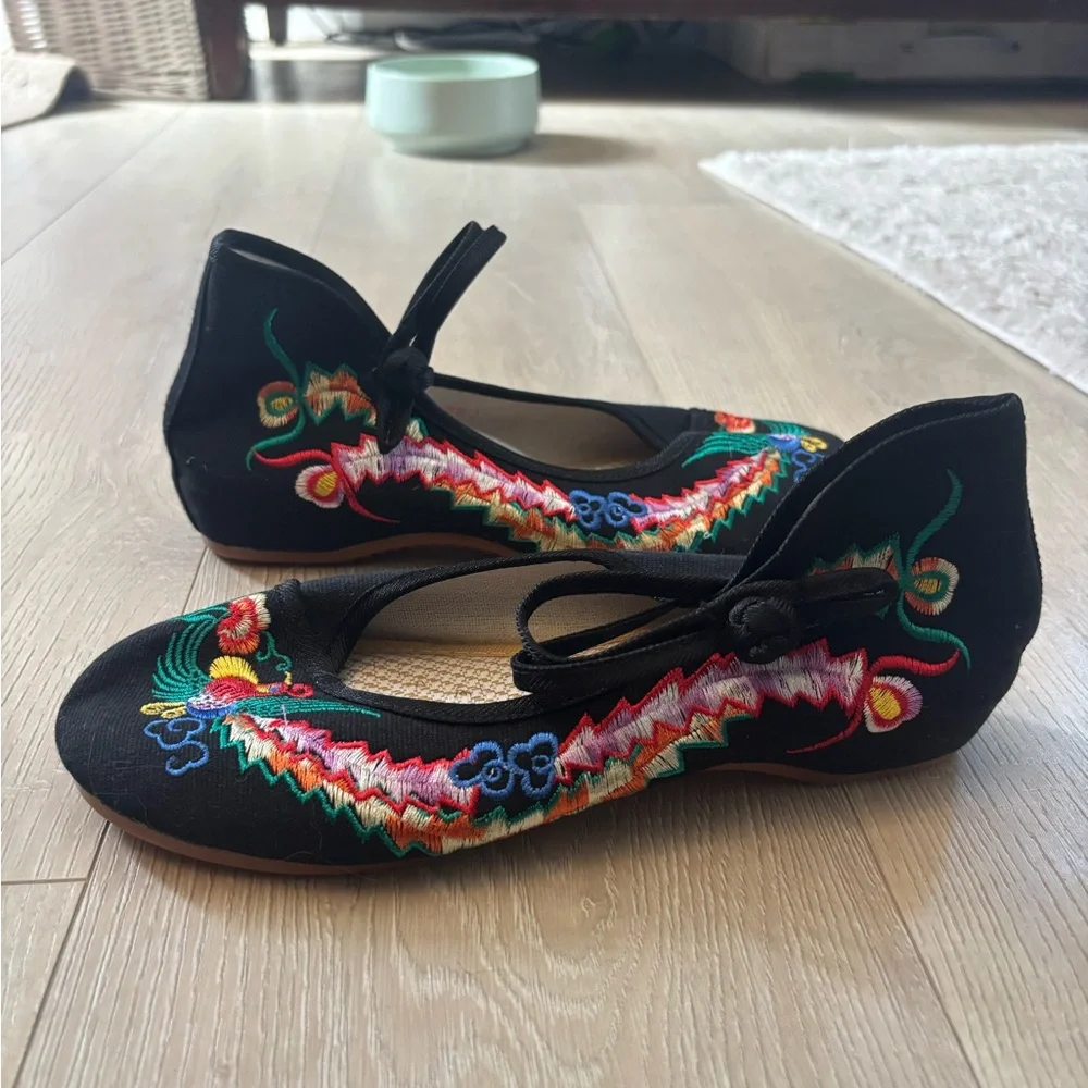 N/A comfortable black